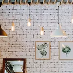 Pine Cafe\'&Bed