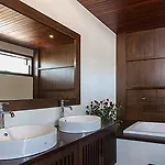Jean Pool Apartment