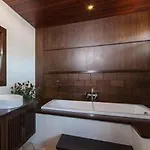 Jean Pool Apartment
