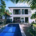 Villa Whitney
