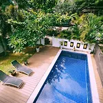 Villa Whitney