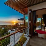Folie Bleue Villa