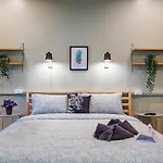 Luxury City-Loft, Just 9 Minutes Walk To The Beach