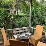 Oyo 75402 Villa Rayonghouse