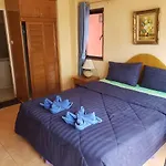 Everybody\'S Inn