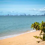 300M From Beach - Luxury Mediterranean Holiday House - Pets Welcome