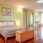 300M From Beach - Luxury Mediterranean Holiday House - Pets Welcome