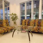 Charoenchit House