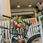 Eing Lay Beach Guesthouse