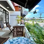 Enjoy\'S Beach House & Cafe\'
