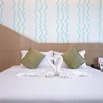 42C The Chic Hotel
