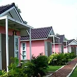 Baan Rim Klong Resort