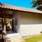 Phupha Bungalow Haad Rin