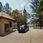 Family-Friendly House, A Few Steps From The Pool And Close To The Ocean.