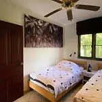 Family-Friendly House, A Few Steps From The Pool And Close To The Ocean.