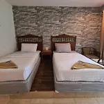 Phutawan Resort