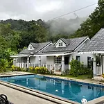 Suksompong Resort