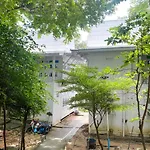 Banthaisangthain Resort