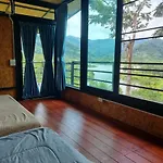 Baanhatsompaen Homestay