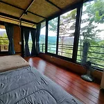 Baanhatsompaen Homestay