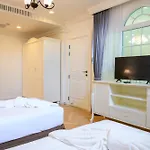 Chateau De Khaoyai Hotel & Resort