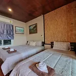 Baanhatsompaen Homestay