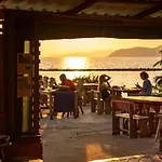 Banana Sunset - Bar & Bungalows