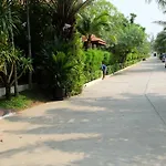 Thai Thani Pool Villa Resort
