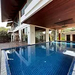 Damnoen Care Resort