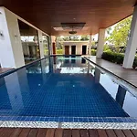 Damnoen Care Resort