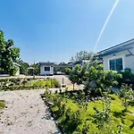 Baan Ruay Suk Resort, Lopburi