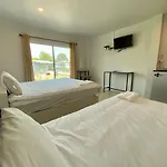 Baan Ruay Suk Resort, Lopburi