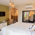 Beachfront Sunset View Bungalow 1Bd/Kitchen/Pool
