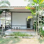 Lamphurai Riverside Resort And Spa
