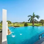 Uniland Golf & Resort