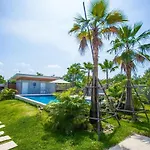 Me And Tree Villa