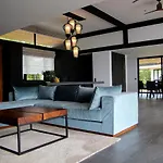 Villa Aura