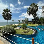 Oceanfront Luxury Condo In Pattaya With Private Beach And Inifinity Pool - Not A Hotel 30 Day Stay Minimum