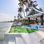 Beachfront Villa Baan Paradise