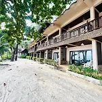 Haad Khuad Resort