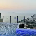 Copacabana Beach Jomtien 科帕卡巴纳海乔木提安海滩毗邻乔木提安夜市