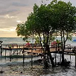 ฺbay Yard Hut