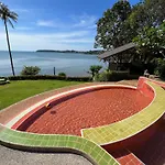 Koh Mak Buri Hut Natural Resort