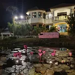 Bua Daeng Homestay Resort