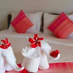 Pranee Beach Bungalows