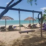 Pranee Beach Bungalows