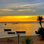 มารินอส บีชเฮ้าส์ Marinos Beach House