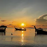 Sea To Moon Lipe