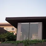 Deepspace Cabin On Quiet Beach