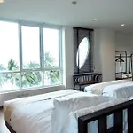 Beachfront 70 Sqm Premier Sea View And Pool View Family Room Free Disney Plus